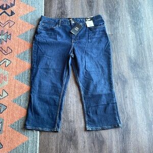 NWT Lee Jeans Capris 👖